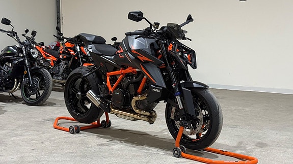 KTM Superduke 1390R Evo låga mil 0kr insats 2 of 16