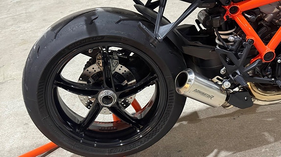 KTM Superduke 1390R Evo låga mil 0kr insats 16 of 16