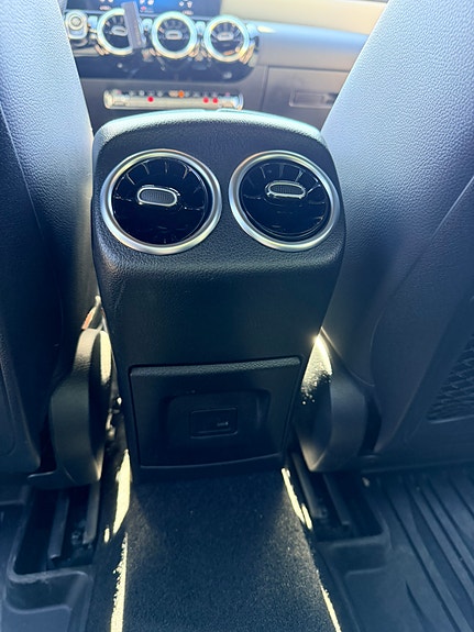 Mercedes-Benz CLA200 8 of 9