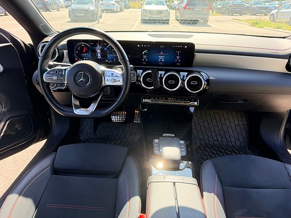 Mercedes-Benz CLA200 5 of 9