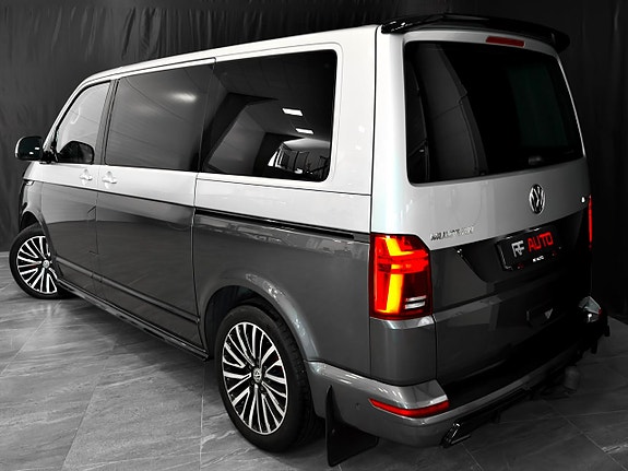 Volkswagen Multivan 14 of 30