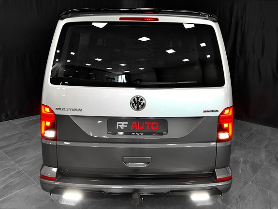 Volkswagen Multivan 16 of 30