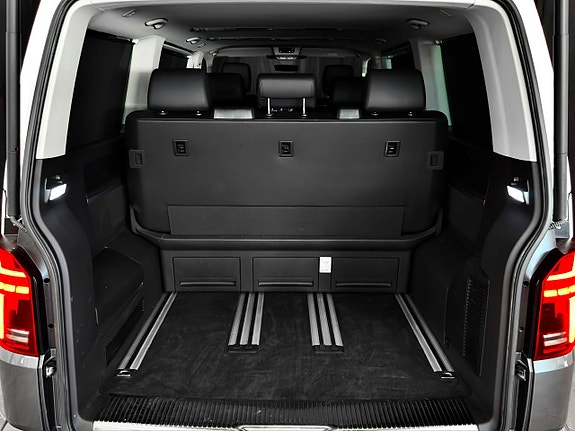 Volkswagen Multivan 18 of 30