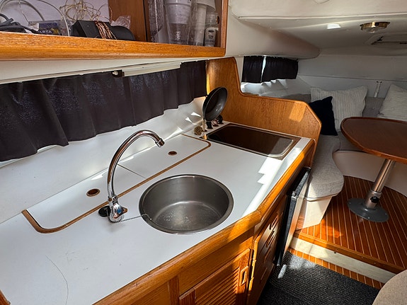 Fjord 775 Dolphin 9 of 21