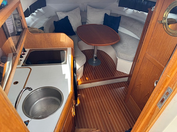Fjord 775 Dolphin 8 of 21
