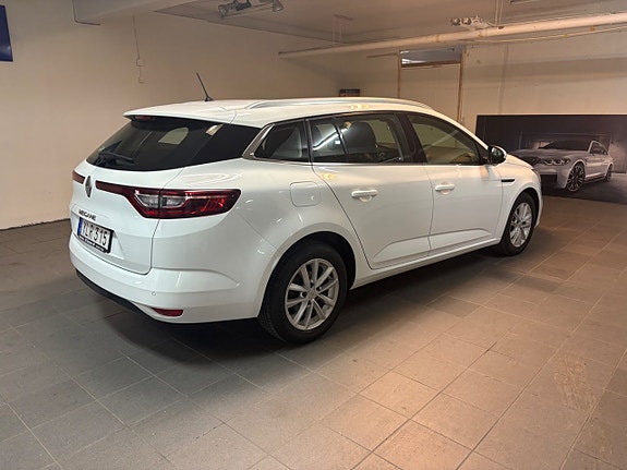 Renault Megane 25 of 25
