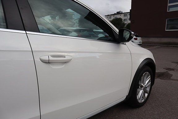 Volkswagen Passat Alltrack 4 of 26