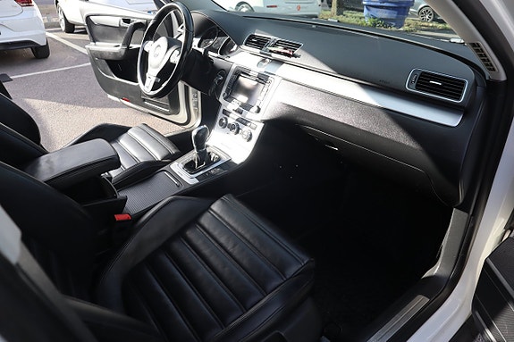 Volkswagen Passat Alltrack 16 of 26
