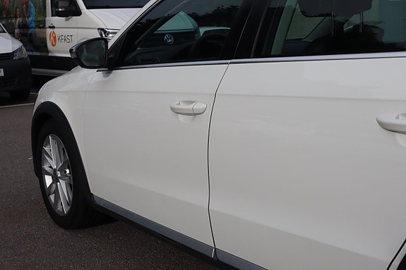 Volkswagen Passat Alltrack 8 of 26