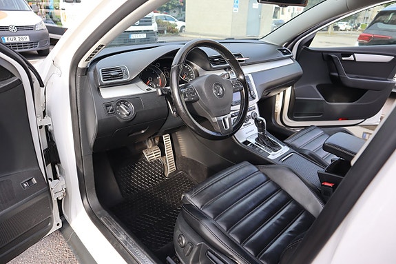 Volkswagen Passat Alltrack 14 of 26