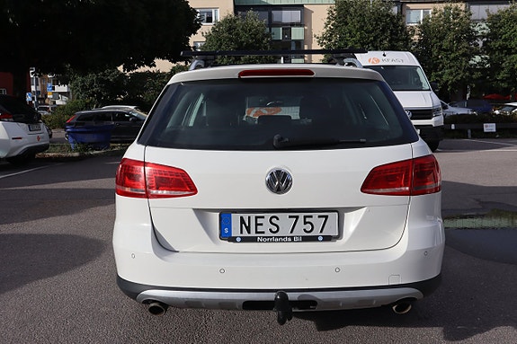 Volkswagen Passat Alltrack 11 of 26