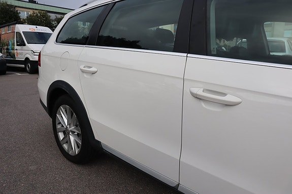 Volkswagen Passat Alltrack 6 of 26