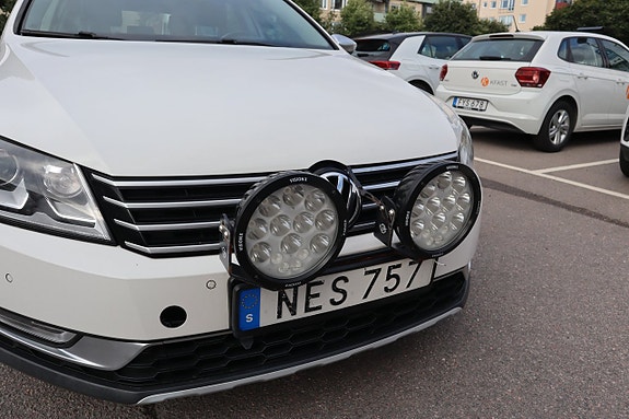 Volkswagen Passat Alltrack 3 of 26