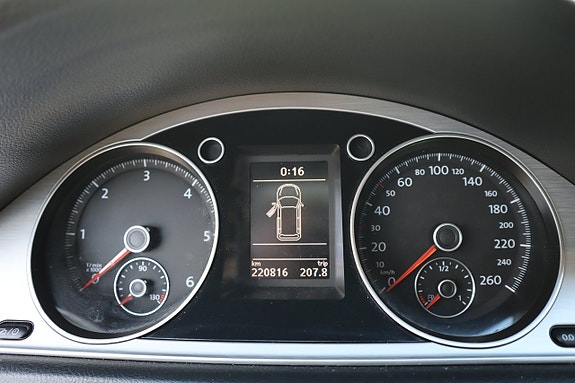 Volkswagen Passat Alltrack 13 of 26