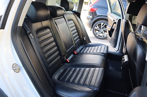 Volkswagen Passat Alltrack 18 of 26
