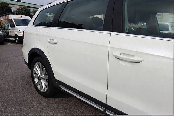 Volkswagen Passat Alltrack 6 of 26