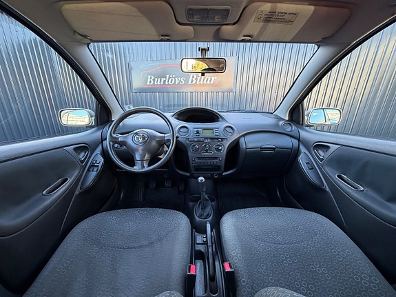 Toyota Yaris 8 of 8