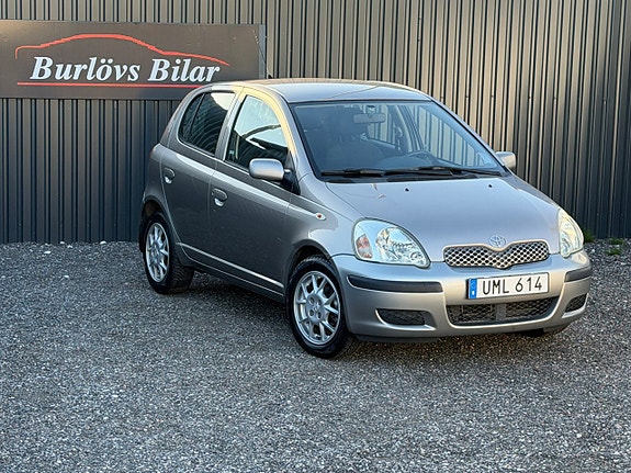 Toyota Yaris 5 of 8