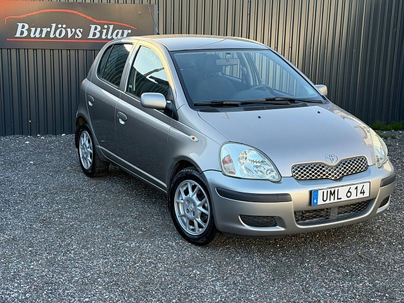 Toyota Yaris 4 of 8