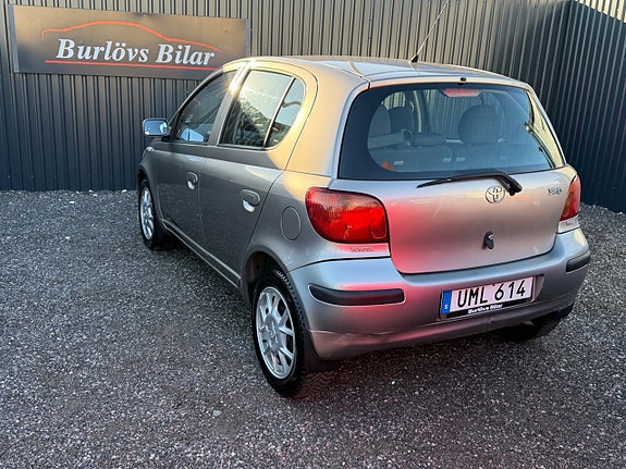 Toyota Yaris 7 of 8