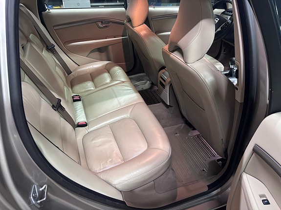 Volvo V70 9 of 15