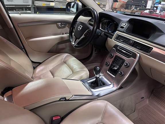 Volvo V70 7 of 15
