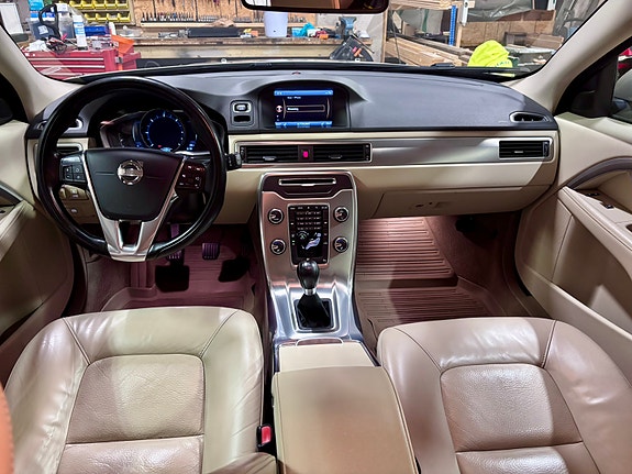 Volvo V70 6 of 15