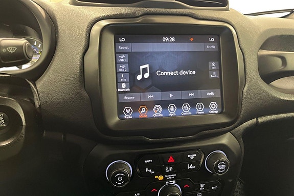 Jeep Renegade 16 of 25