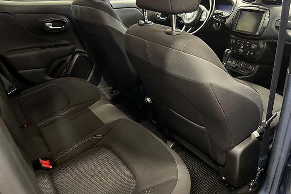 Jeep Renegade 19 of 25
