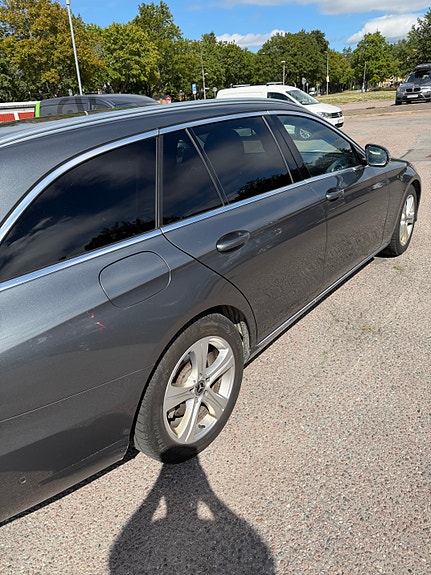Mercedes-Benz E220 4 of 12