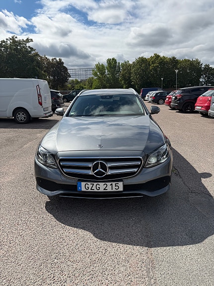 Mercedes-Benz E220 12 of 12