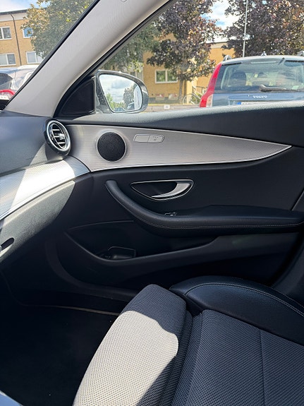 Mercedes-Benz E220 8 of 12