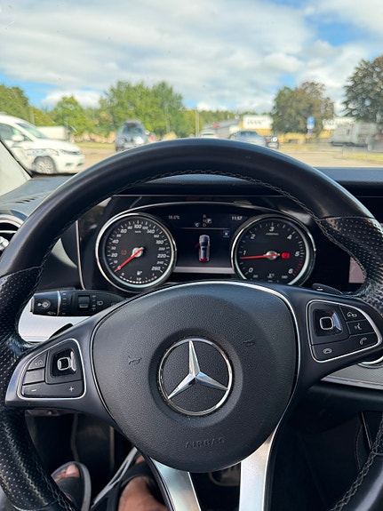 Mercedes-Benz E220 6 of 12