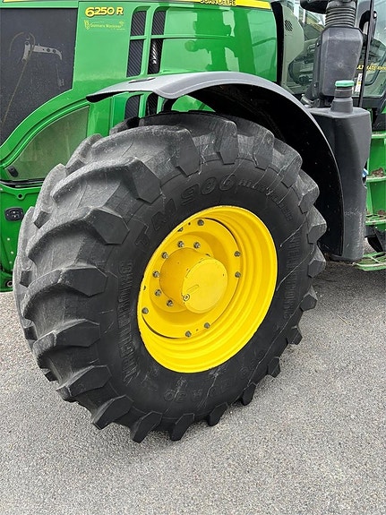 John Deere 6250R TRAKTOR 5 of 8