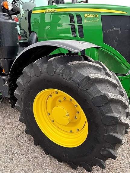 John Deere 6250R TRAKTOR 6 of 9