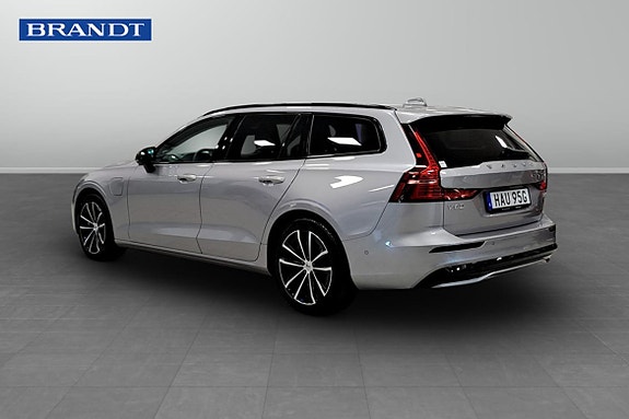 Volvo V60 2 of 14