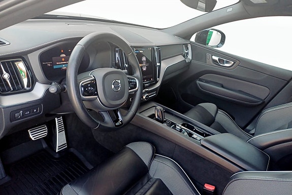 Volvo XC60 10 of 28