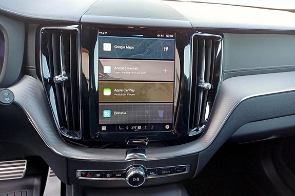 Volvo XC60 12 of 28
