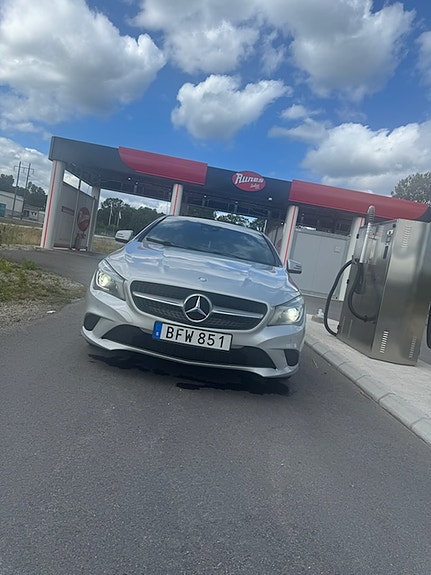 Mercedes-Benz CLA220 3 of 9