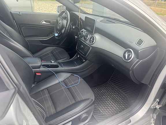 Mercedes-Benz CLA220 8 of 9