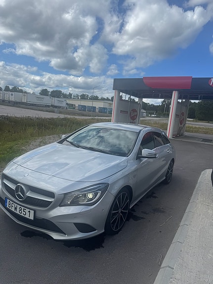 Mercedes-Benz CLA220 2 of 9