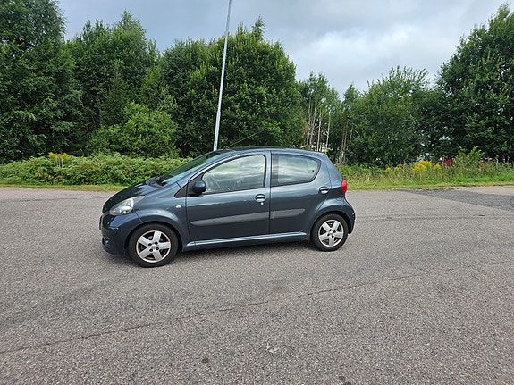 Toyota Aygo 2 of 9