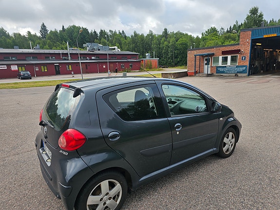 Toyota Aygo 3 of 9