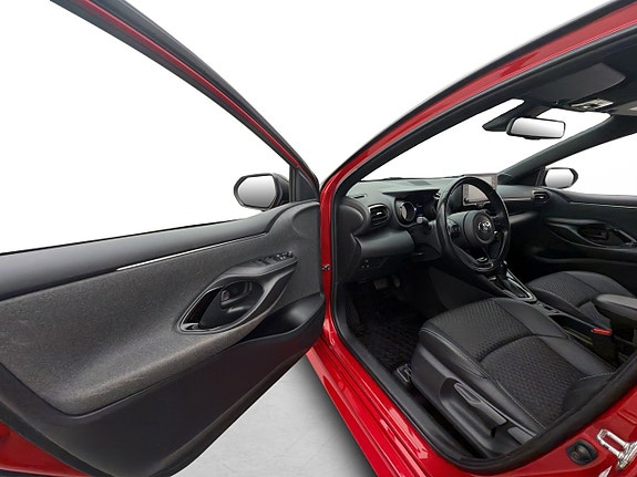 Toyota Yaris 11 of 30