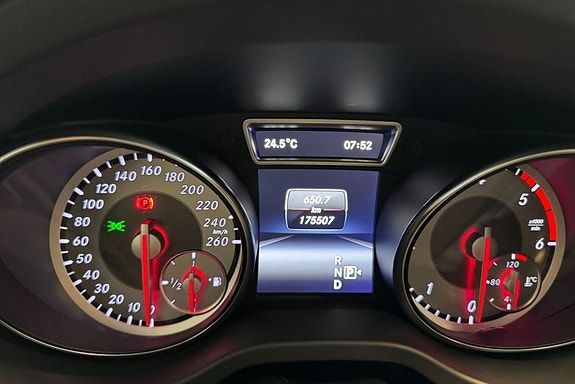 Mercedes-Benz GLA 200 8 of 9