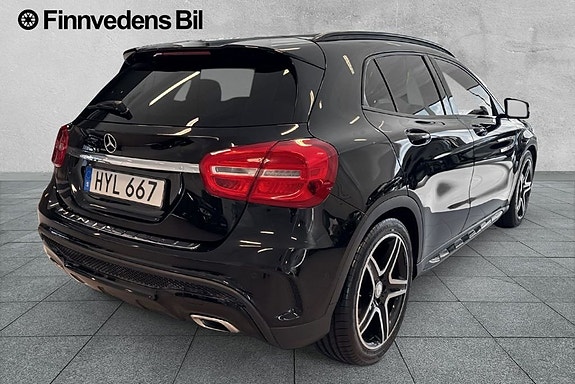 Mercedes-Benz GLA 200 3 of 9