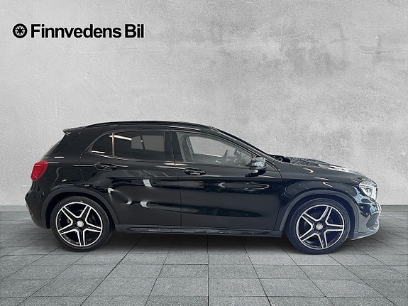 Mercedes-Benz GLA180 d 2 of 9