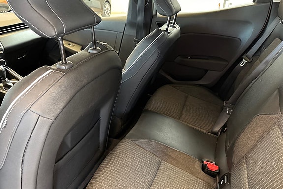 Renault Clio 12 of 14