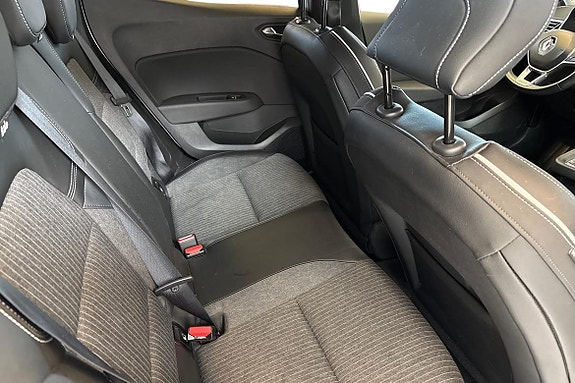 Renault Clio 11 of 14
