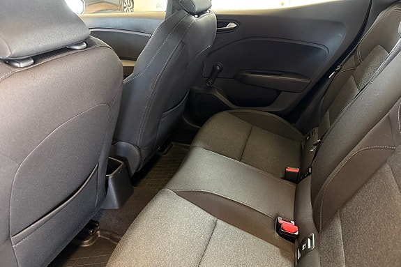 Renault Clio 12 of 14